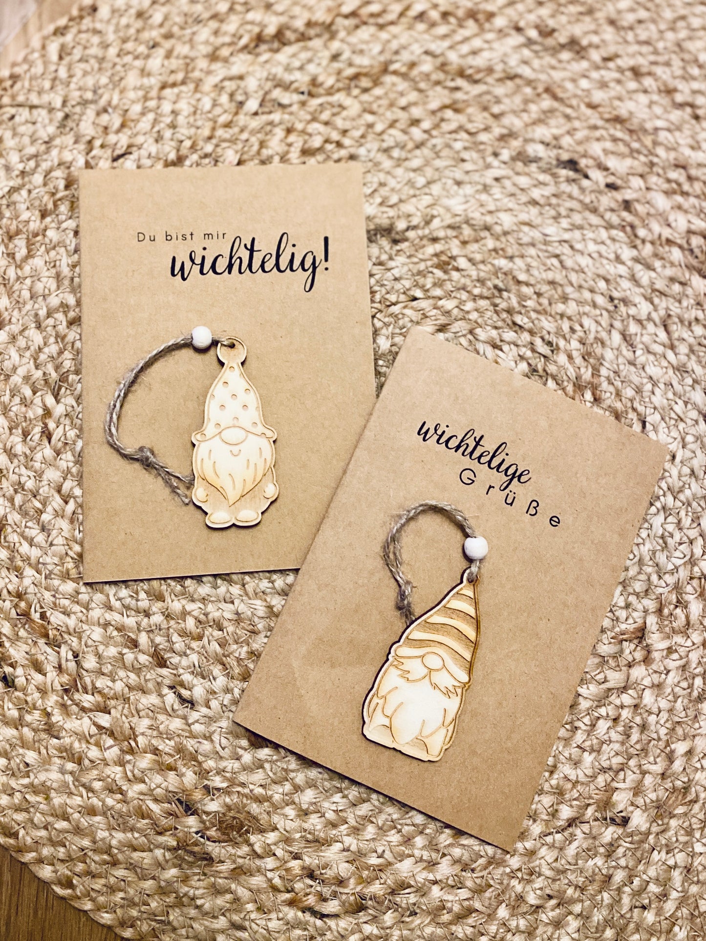 Karte mit Wichtel Holzanhänger